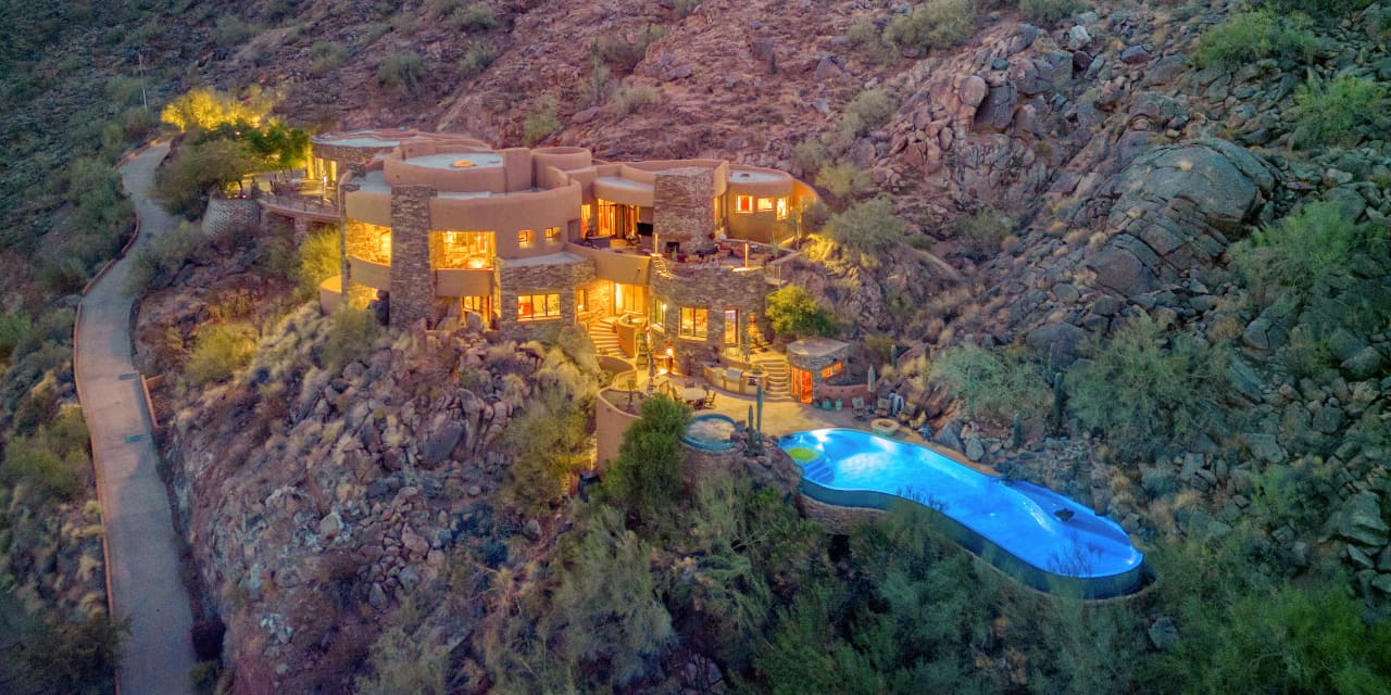 Camelback East Phoenix home with Camelback Mountain views